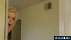 Afspelen Tribade tredmoeder neukt meisje