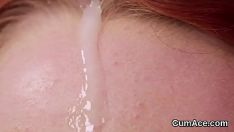 Играть Slatternty sexpot получает сперму инсульта на ее передней части, поддерживая все трахающиеся соки