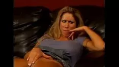 Reproduzir Hot milf larrup seu filho e assim chupa seu sashay