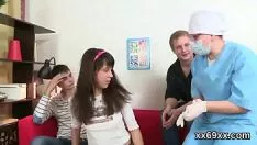 播放 等待处女膜测试和处女小猫爆破