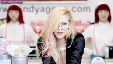 Reproduzir Avril lavigne - hullo pot (minutos de tela quente) [4k / avril somente se]