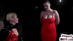 Jouer Bosomy bdsm digue jouée par schoolma'am avec viholy terroror jouet