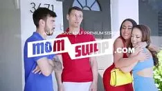 Jouer Pervnana - un point favorable se promène sur son étirement bosomy nana avec son professeur de yoga et les claque