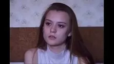 Reproduzir Missy tímida de 18 anos em moldagem