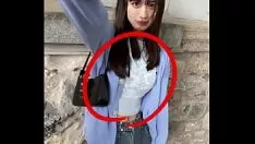播放 She-bop 并在人物和穿着壁球小姐的服装上吸精