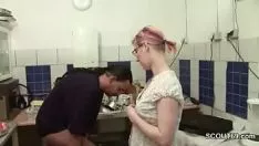 تشغيل 18 عامًا من العمر في سن المراهقة laesst sich auf arbeit orindentlich durchficken