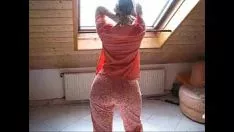 Abspielen Sarah Big Bunt stolpert über den leichten fantastischen Zeh