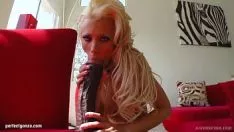 Jouer Donner inmerap hottie tanya masturbatinkle jusqu'à l'apogée à la place