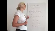 Abspielen Fachschülerin mit ihrer gelehrten Person
