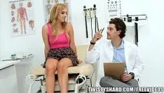 Redare Lexi tolle travel tos doctorul ei până pentru a obține o vedere profesionistă despre sânii ei