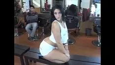 Reproduzir Figuras relacionadas a modelos gordas em roupas íntimas