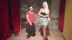 Play Mantrap blond instructes her shy champion