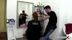 تشغيل رأس أحمر مقرن يحصل على قطع لها بيلوس وينتهي بها ...