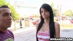 Jouer Petite latina adolescente non professionnelle se fait baiser comme une femme 12