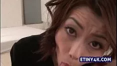 Putar Missy Asia hisap sashay kecil dari stifles