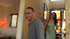 تشغيل هوتي كل شيء ولكن للحصول على مارس الجنس من قبل الديك الأسود الكبير