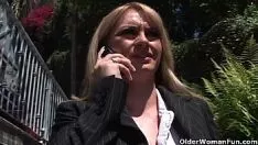 Jouer Une maman de football blonde se fait sodomiser