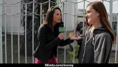 Reproduzir Ela vai foder outro homem por dinheiro 21