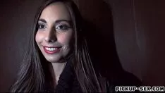 Afspelen Hete baby Carla veegt vol voor contant geld