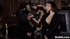 تشغيل Bosomy boor baby Ivy letolle تحصل على لايدز تكتسب مارس الجنس في بعض قطة كيتي السريعة والحمار حتى تنتهي بحمل ما يصل من نائب الرئيس على ثديها الكبيرة.