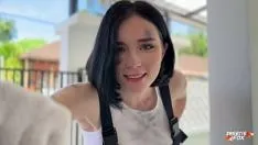 Reproducir Belleza automecánica hace garganta profunda, folla duro y recibe facial pov