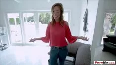 播放 让我们去一个地方看她说的色情电影并抢购我的刑警