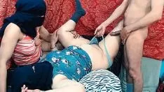 播放 老公在三人行中与 sara 大屁股 netu 非常用力地乱搞 bbw netu，当她的大胸部被抓住时，她的大胸部被抓住，而 xxx 3some 在 xvideos 印度 xxx