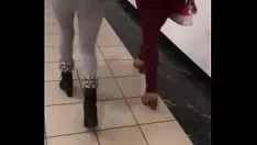 Reproducir Dos señoritas calientes por dinero sucio sin estudiar