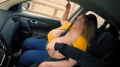 Riproduci Tassista che gioca con le tette mostruose di anna katz