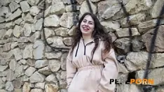 تشغيل لطيف أنابيل لونا يظهر بوسها في الأماكن العامة قبل قصف لا ينسى!