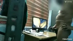 تشغيل الاستمناء على الإباحية وإفراز المني