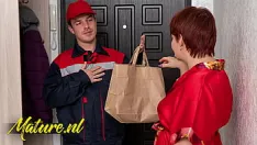 Redare Puma matură a primit o livrare specială de la băiatul ei