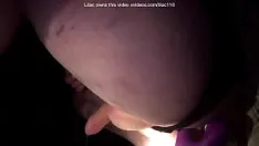 Jouer J'ai 18 ans et je suis aussi un femboy en public qui se baise avec un gode