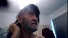 Reproduzir Do cabelo comprido à cabeça raspada (parte 4)
