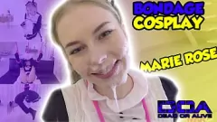 Riproduci Bondage Rope Fantasy: la piccola adolescente bionda Mimi Cica in un porno legato a Shibari