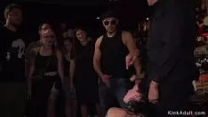 Abspielen Brunet Arsch verprügelt und larruped öffentlich