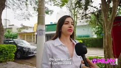 Reproduzir Repórter pervertida expõe desejos anais de modelo brasileira na rua