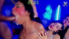 Reproduzir Adolescente latina pega um pau grande em uma sessão violenta de garganta profunda