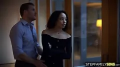 Reproduzir Trapaça inter -racial: o gata de ébano se vingança com o pau grande do marido do marido é