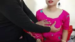 Jouer Desi Girl donne à son élève une leçon hardcore: seins, chatte et trou du cul