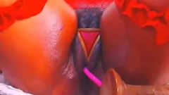 Riproduci BBW Ebony milf fa scopare la sua grande figa con un dildo alla vigilia di Natale