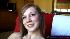 Odtwórz 19Yo Tatuaż amator daje intensywną loda pov