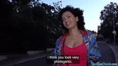 Oynat POV MILF Public Döküm: Tren İstasyonu'nda traşlı kedi fuck & creampie