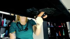 Afspelen Naughty Blonde Nurse's Toys and Table Milking Fantasy