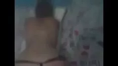تشغيل بارزة في بطلها وإبهامها بوب