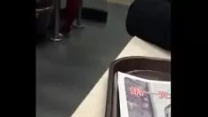 Oynat Missy aşırı derecede sarhoştu ve kfc'de herkesin önünde bopd. Missy kızardı