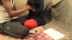 Reproduzir O relógio número 1 de Heena bhabhi com gand ki thokai superou em clara vozes hindi